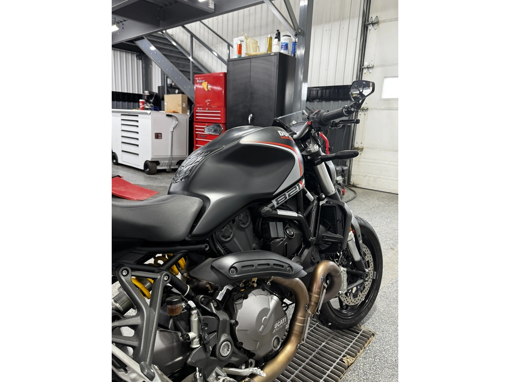 Ducati Monster 821 Stealth 2019 alt