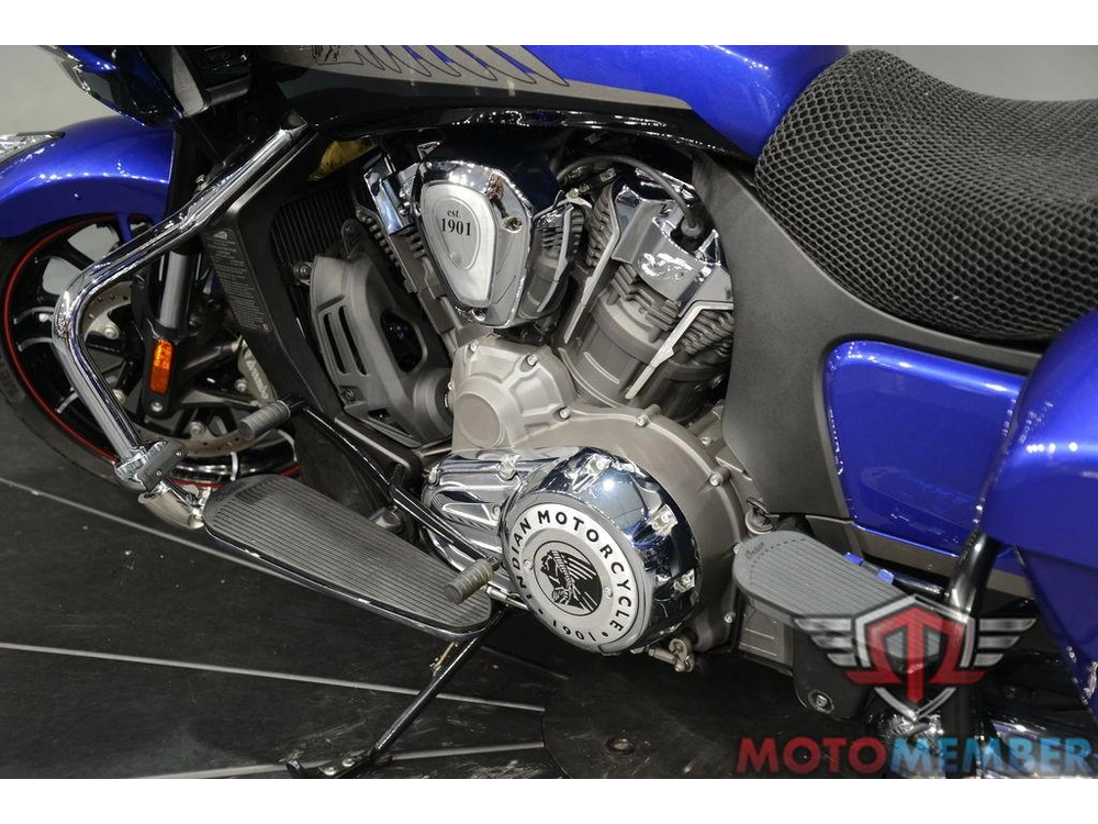 2023 Indian Motorcycle Challenger® Limited Spirit Blue Metallic / Black Metallic alt