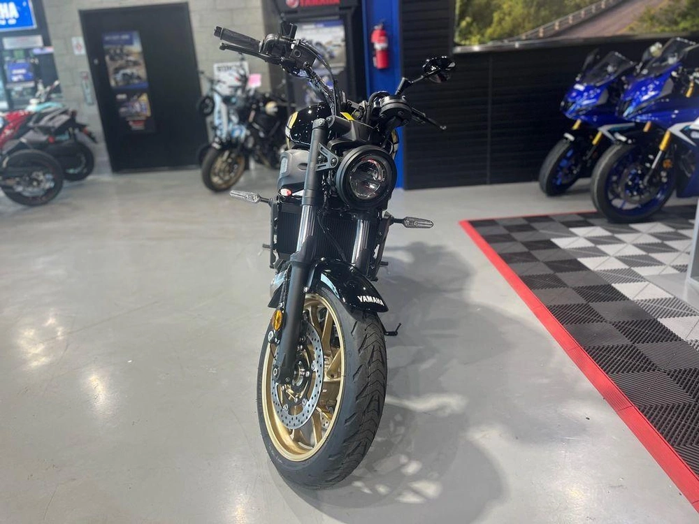 2025 Yamaha Xsr700 alt