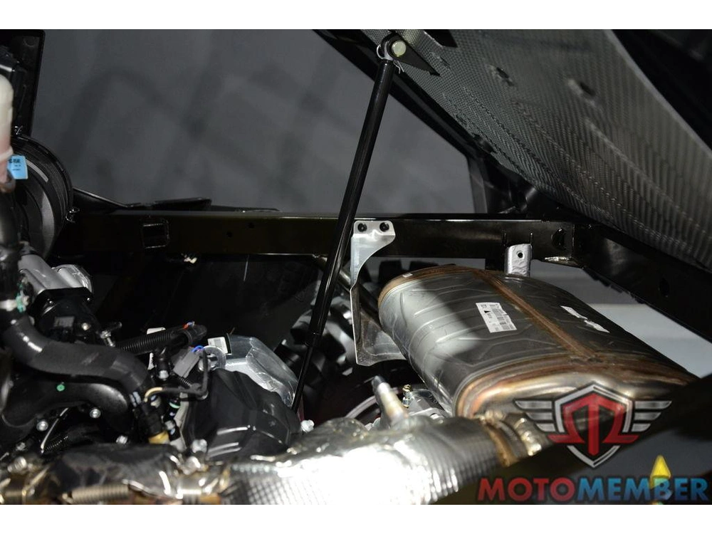 2025 Can-am Defender X Mr With Half-doors Hd10 Hyper Silver & Legion Red alt