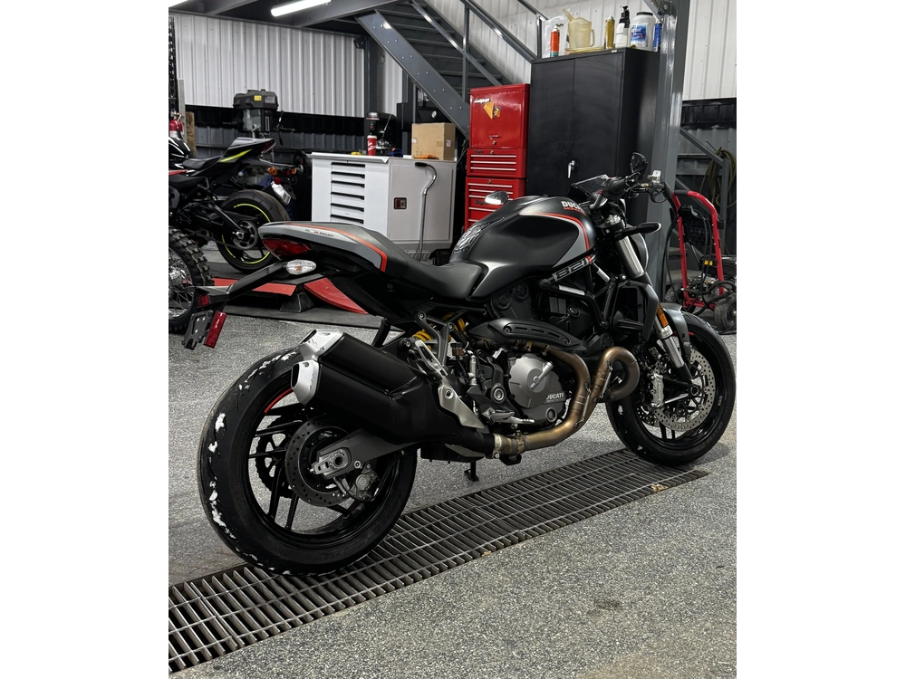 Ducati Monster 821 Stealth 2019 alt
