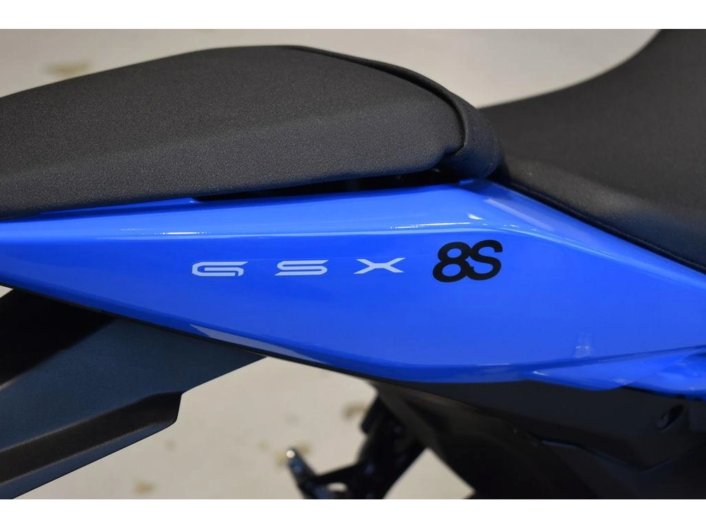 2024 Suzuki Gsx-8s alt