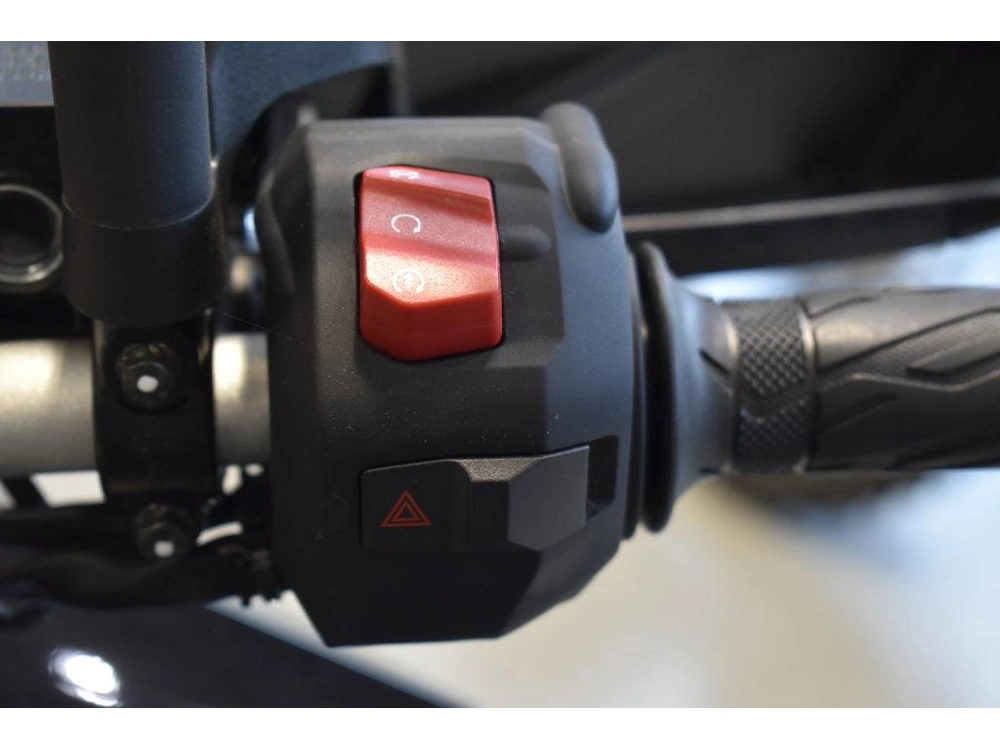 2025 Suzuki V-strom 800de alt