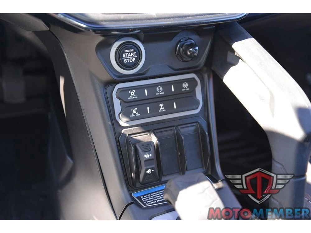 2026 Can-am Maverick R X Rc alt