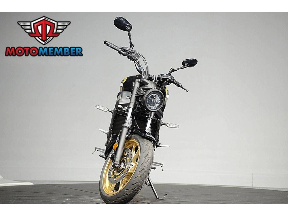 2025 Yamaha Xsr700 alt