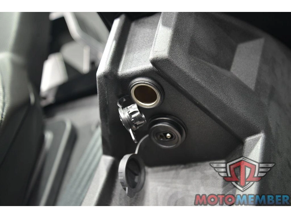 2025 Slingshot Slingshot® Sl Autodrive Jet Black alt