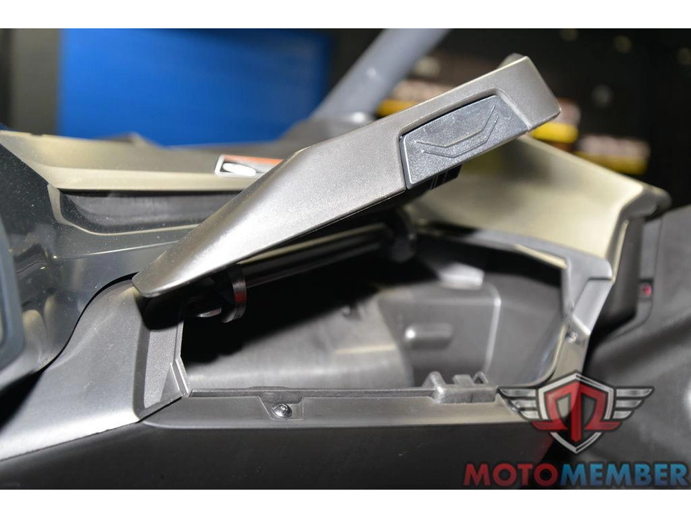 2025 Can-am Maverick R Max X Legion Red alt