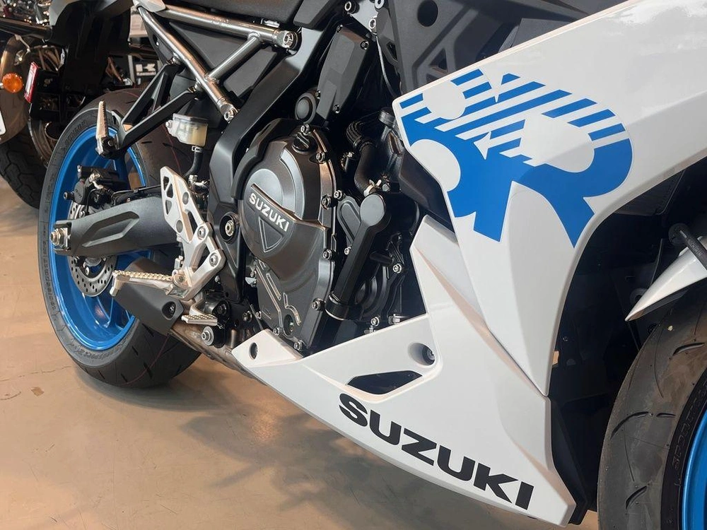 2026 Suzuki Gsx-8r alt