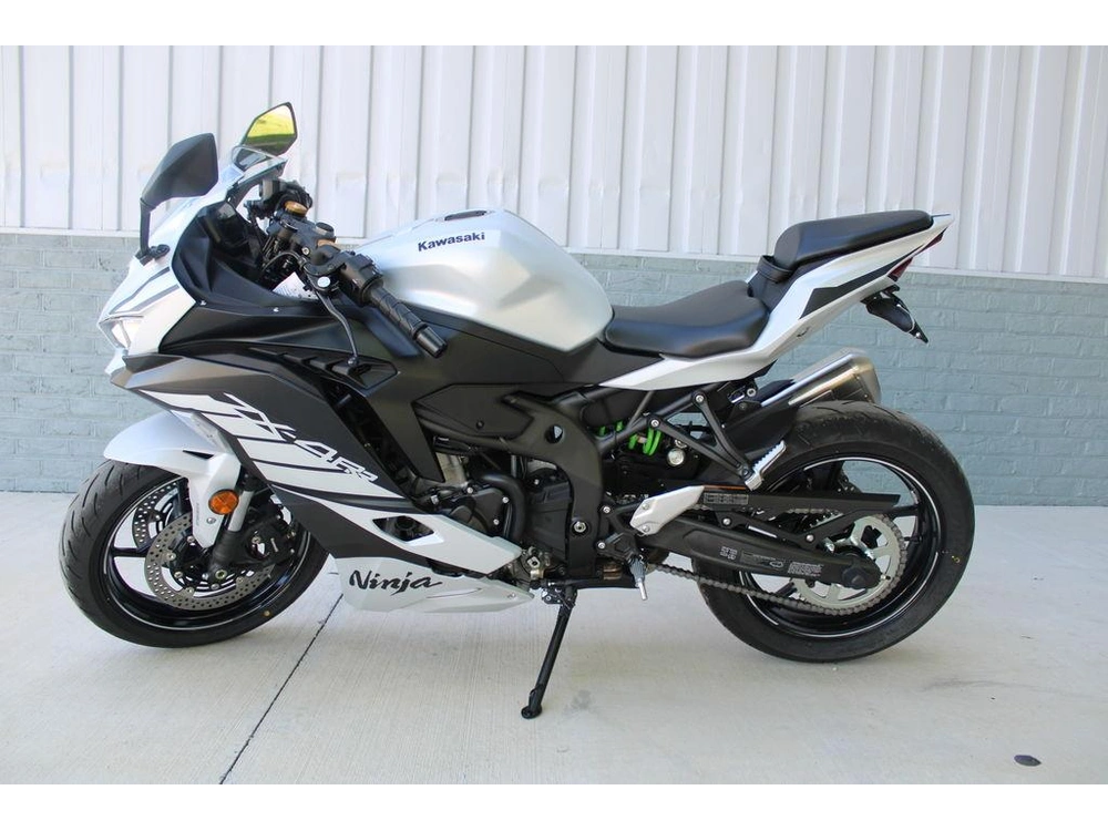 2025 Kawasaki Ninja® Zx™-4rr Abs alt