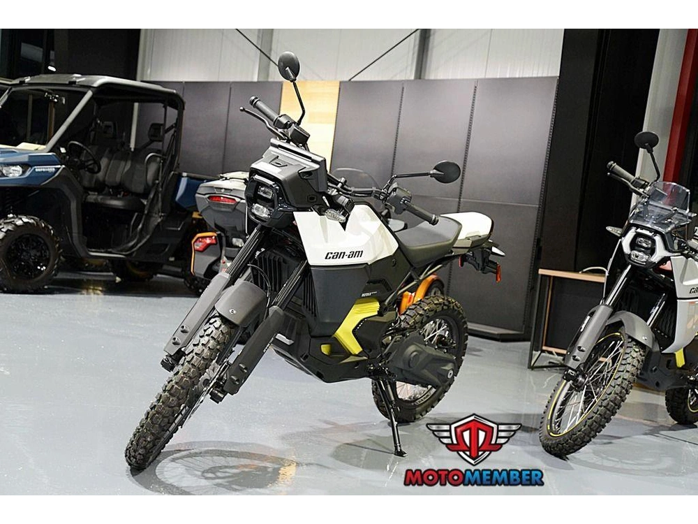 2025 Can-am Origin White alt