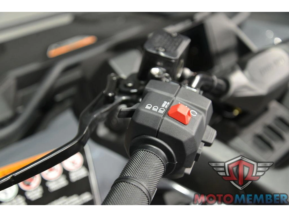 2026 Can-am Outlander Electric Max alt