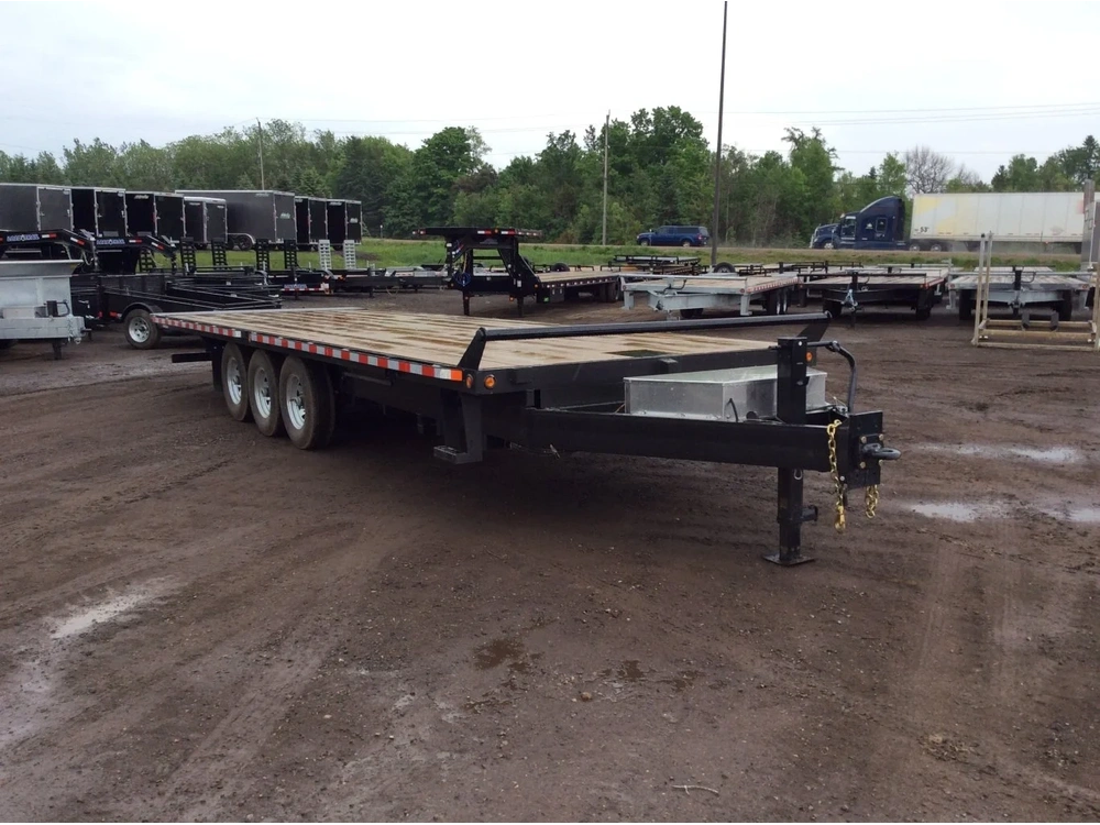 2026 Canada Trailers 8.5x26 10.5 Ton Hydraulic Tilt Trailer alt