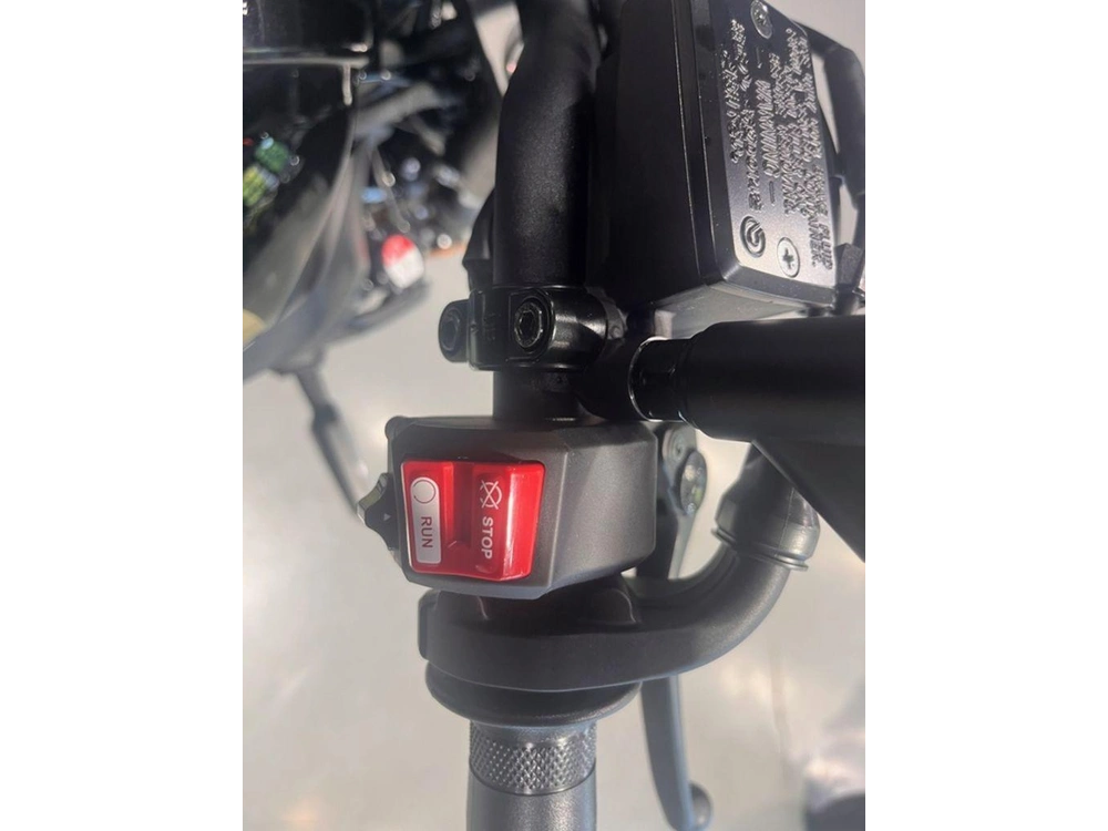 2025 Yamaha Xsr700 alt