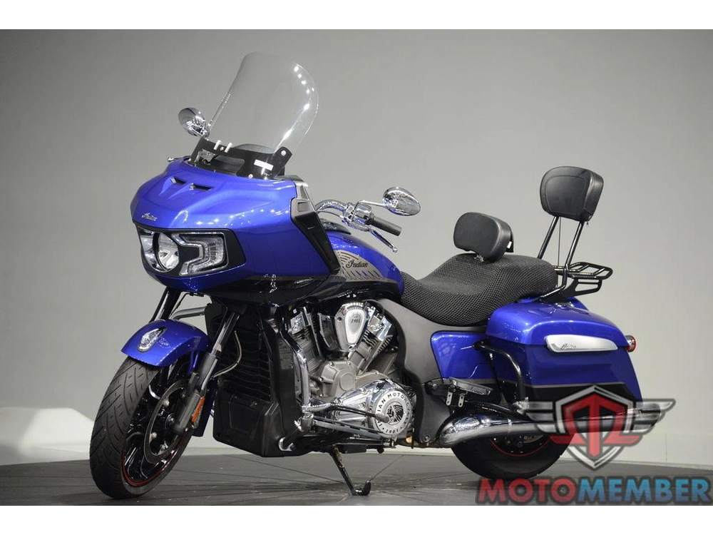 2023 Indian Motorcycle Challenger® Limited Spirit Blue Metallic / Black Metallic alt