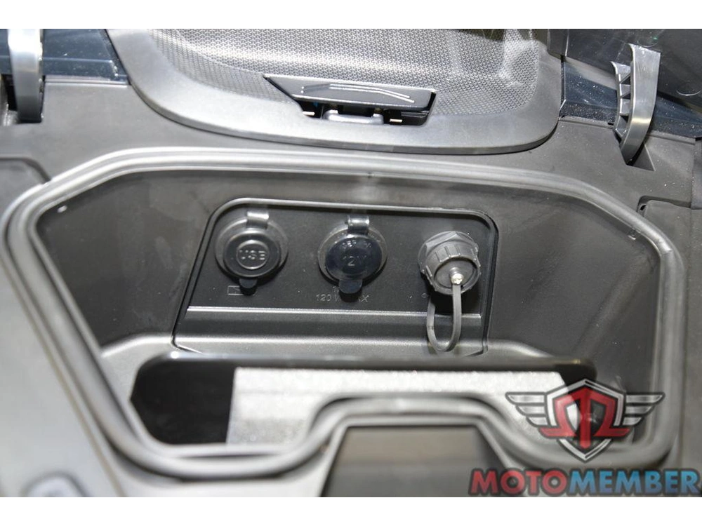 2026 Can-am Maverick R X Rc alt