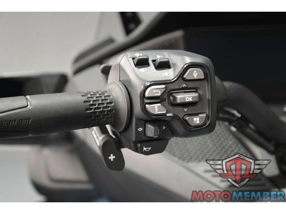 2026 Can-am Spyder Rt alt