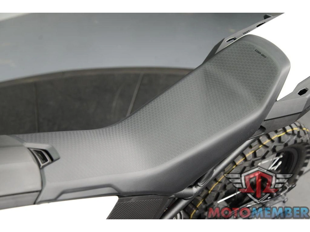 2025 Can-am Origin White alt