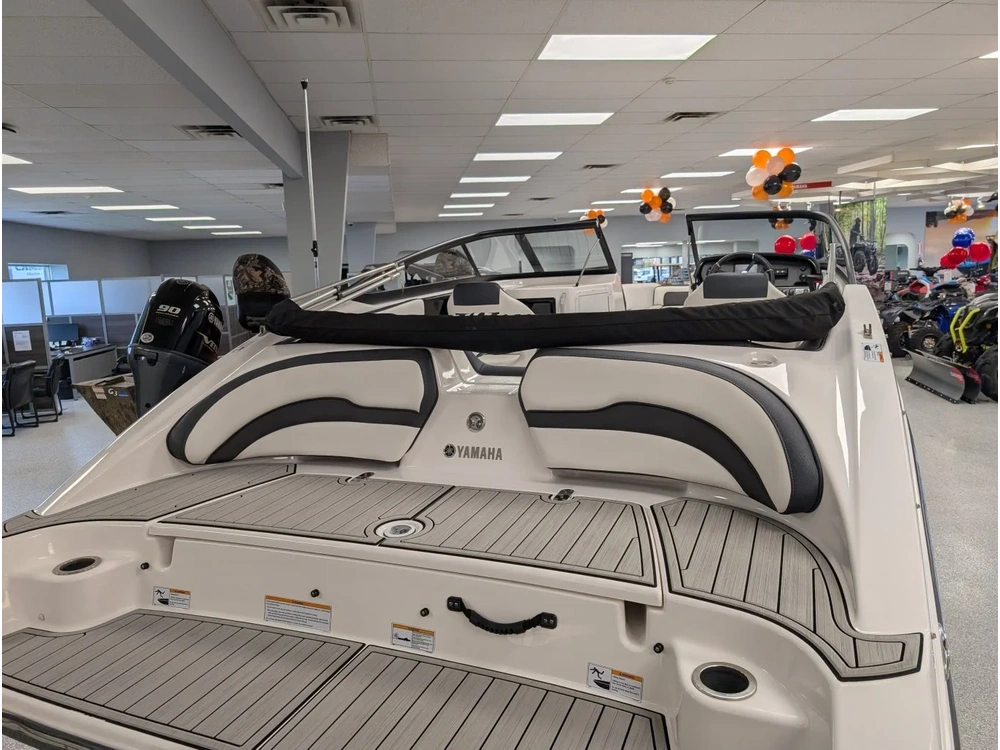 2021 Yamaha Sx195 Only 89 Hours! 250 Horsepower! 50 Mph + Super Clean! ! $56995 Plus Hst & Licensing. Finance For $124 Weekly With No Downpayment! Trades Welcome. alt