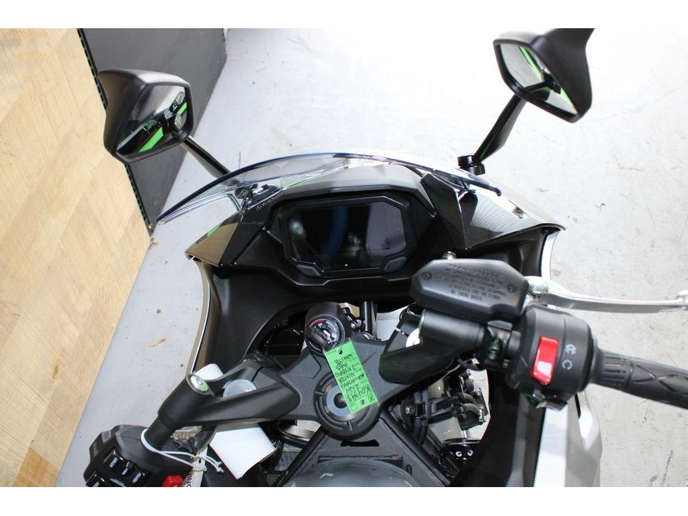 2024 Kawasaki Ninja® 7 Hybrid Abs alt