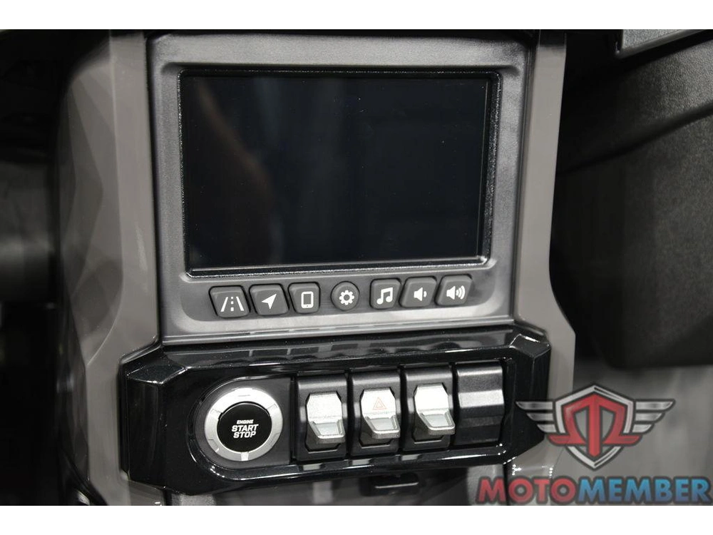 2025 Slingshot Slingshot® R alt