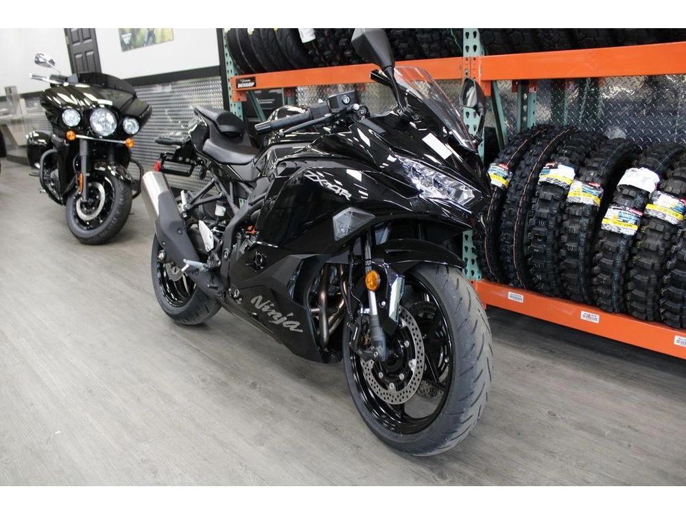 2025 Kawasaki Ninja® Zx™-4r Abs alt