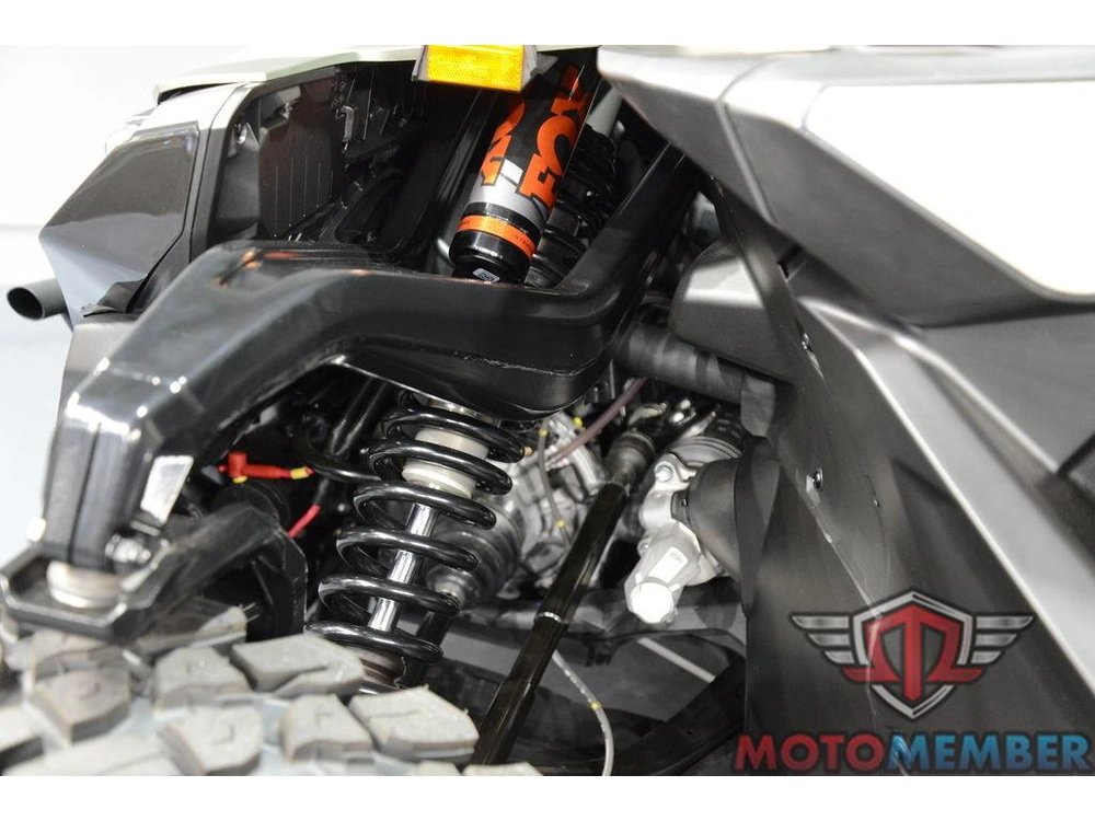 2026 Can-am Maverick R X Rc alt