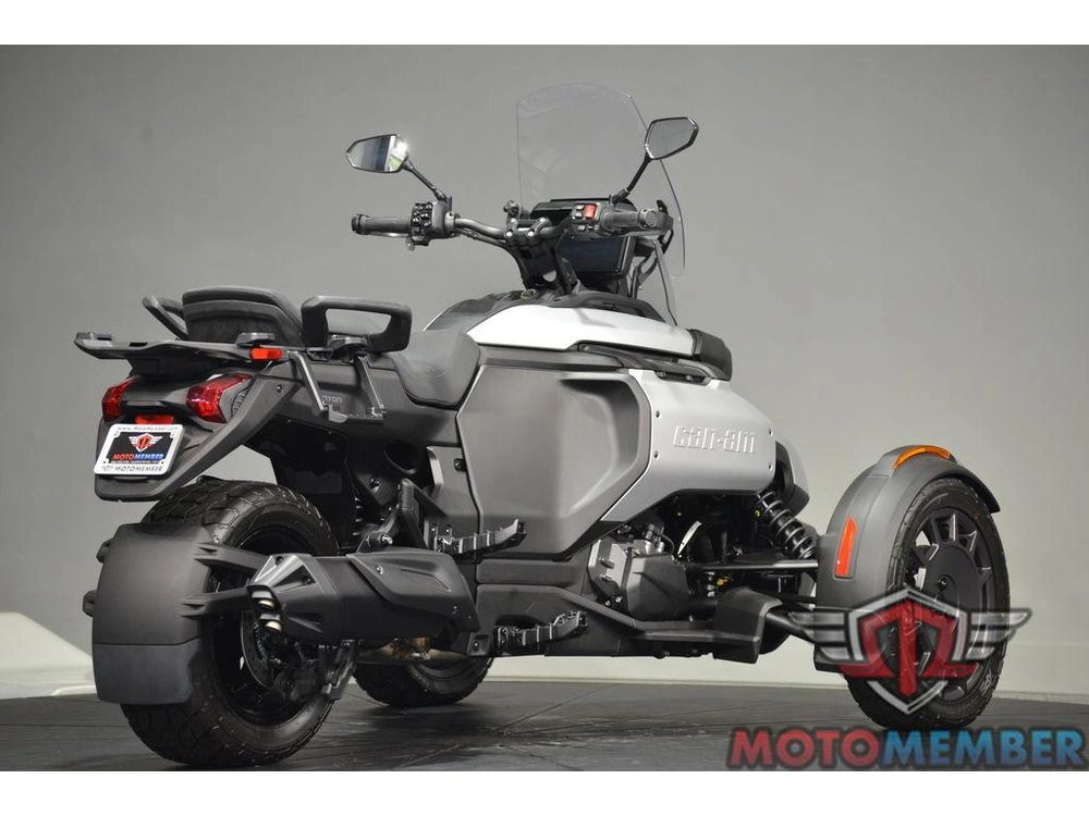 2025 Can-am Canyon alt