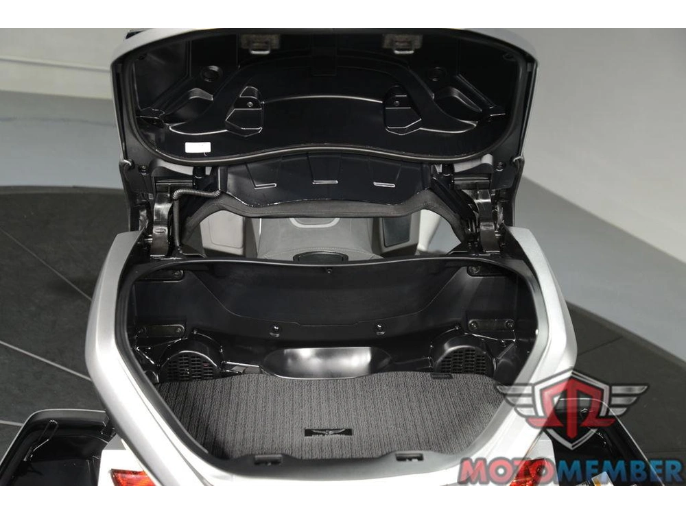 2025 Honda Gold Wing Tour alt