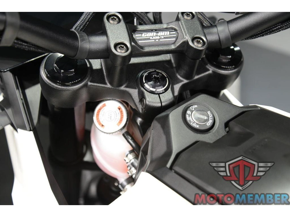 2025 Can-am Origin White alt