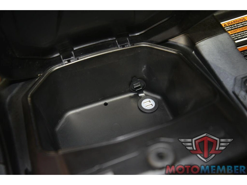 2025 Can-am Defender X Mr With Half-doors Hd10 Hyper Silver & Legion Red alt