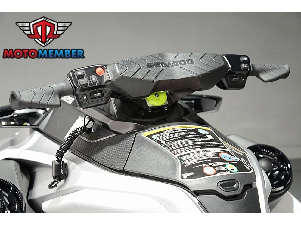2026 Sea-doo Gtx™ Limited 325 White Pearl Premium alt