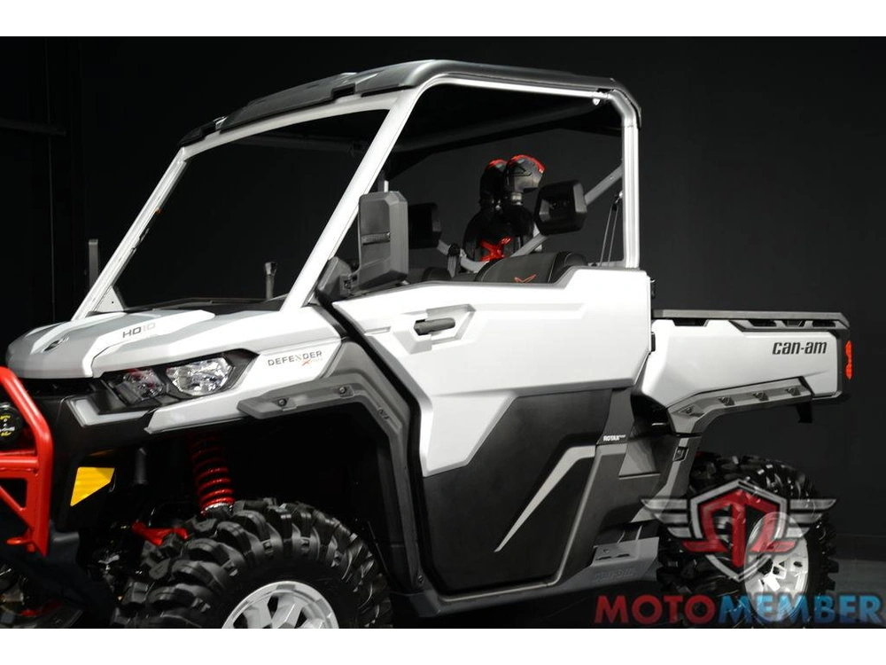 2025 Can-am Defender X Mr With Half-doors Hd10 Hyper Silver & Legion Red alt