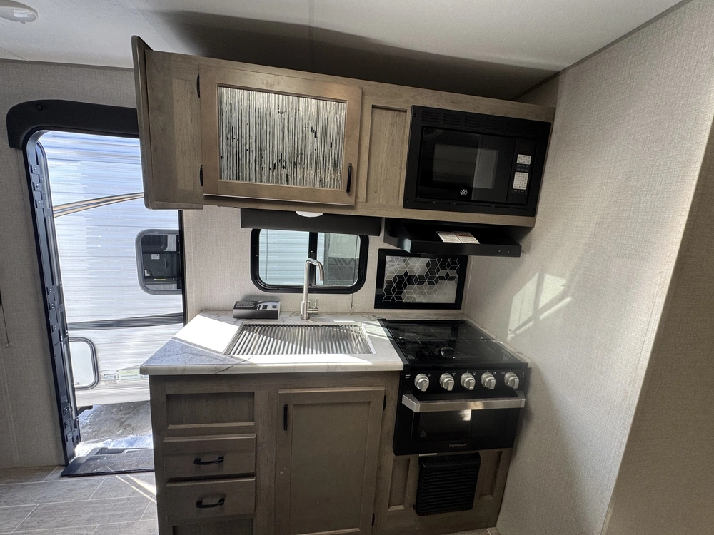 2021 Venture Rv Sonic 211vdbx alt