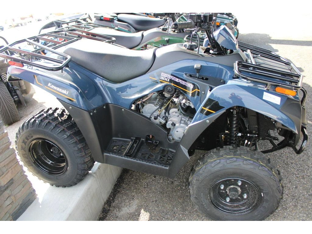 2025 Kawasaki Brute Force® 300 alt