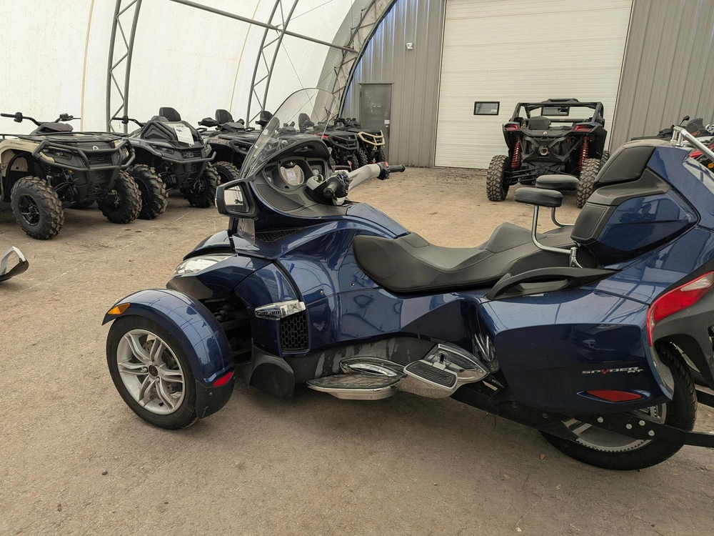 2011 Can-am Spyder Rt Audio & Convenience alt