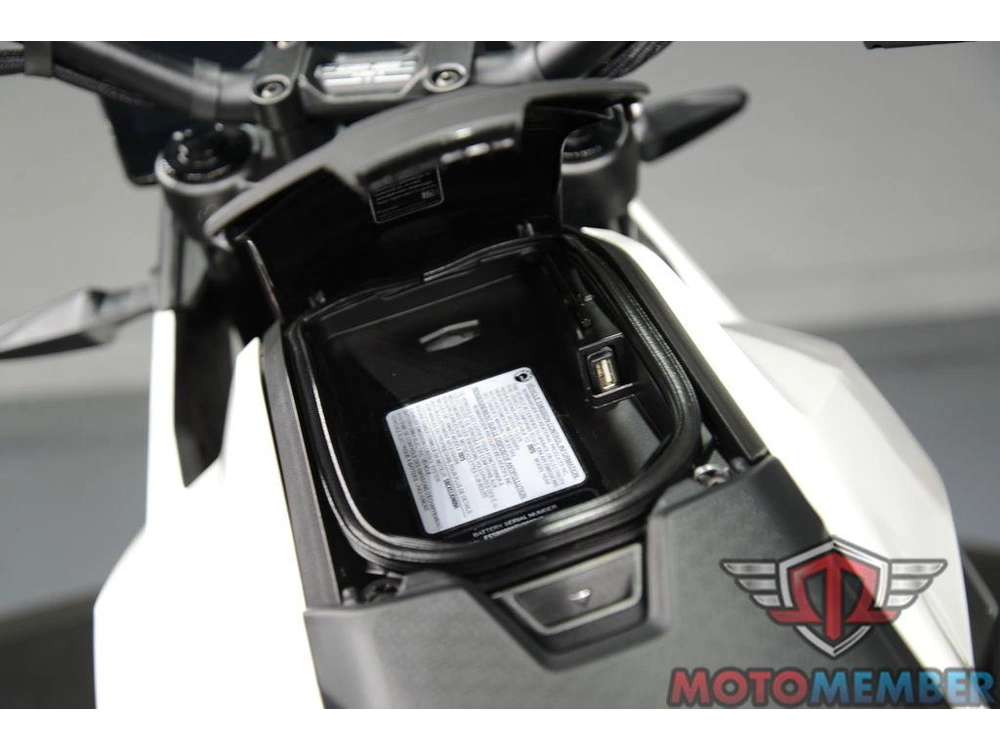 2025 Can-am Origin White alt