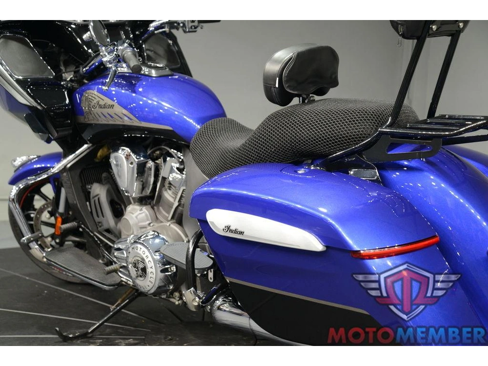 2023 Indian Motorcycle Challenger® Limited Spirit Blue Metallic / Black Metallic alt