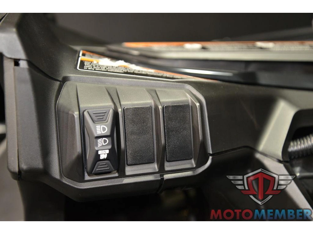 2025 Can-am Maverick R X Rs alt