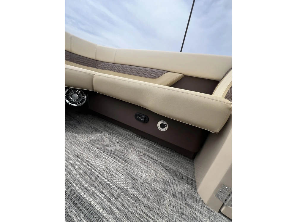 2022 Godfrey Marine Mc235rl alt