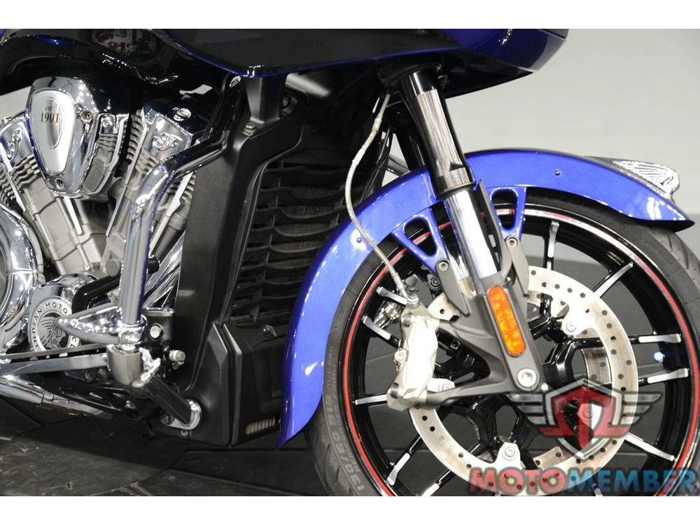 2023 Indian Motorcycle Challenger® Limited Spirit Blue Metallic / Black Metallic alt