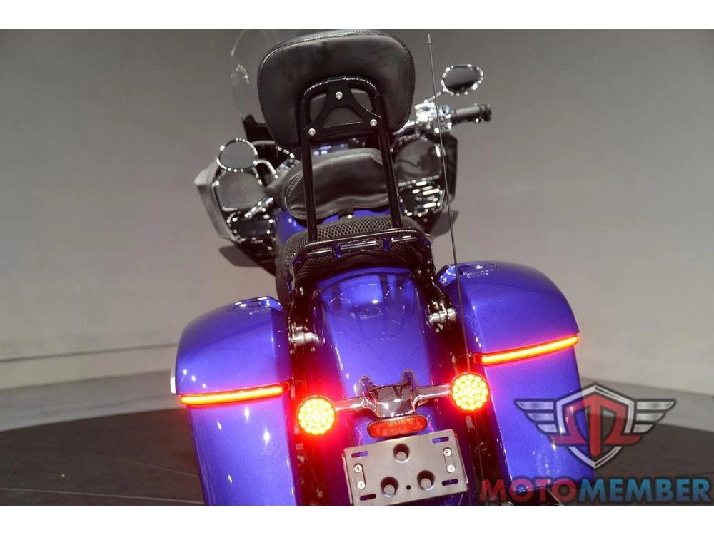 2023 Indian Motorcycle Challenger® Limited Spirit Blue Metallic / Black Metallic alt