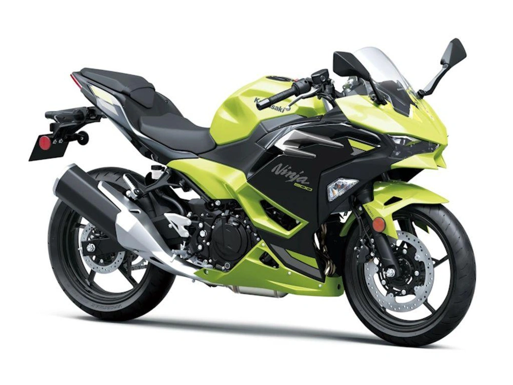 2026 Kawasaki Ninja® 500 Abs Metallic Yellowish Green/ebony alt