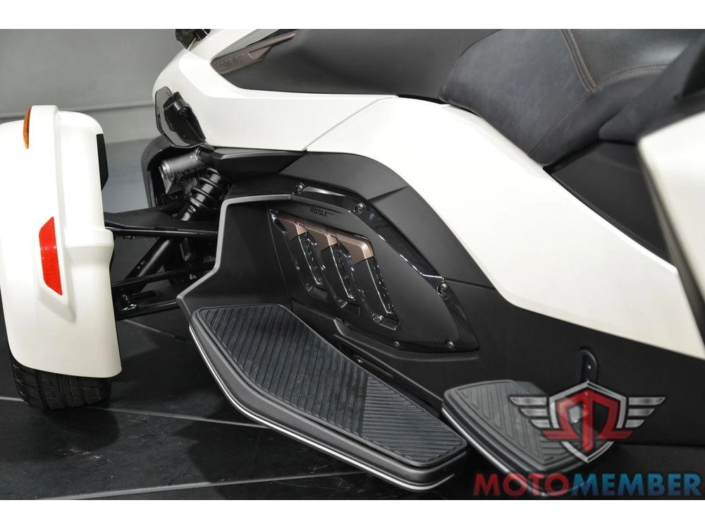 2025 Can-am Spyder Rt Sea-to-sky alt