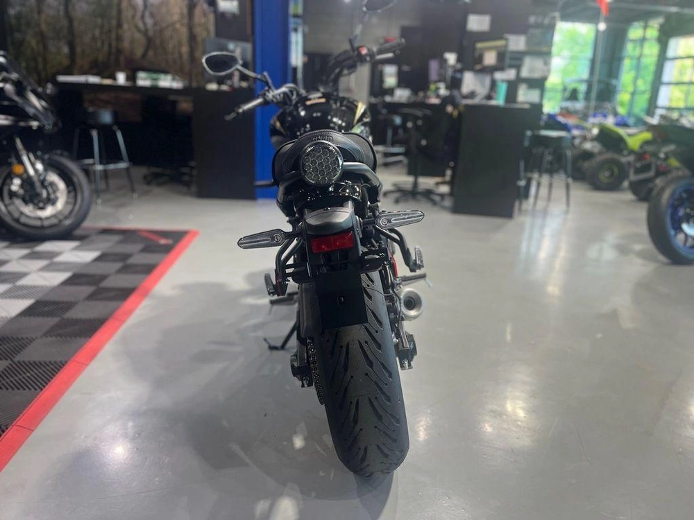 2025 Yamaha Xsr700 alt