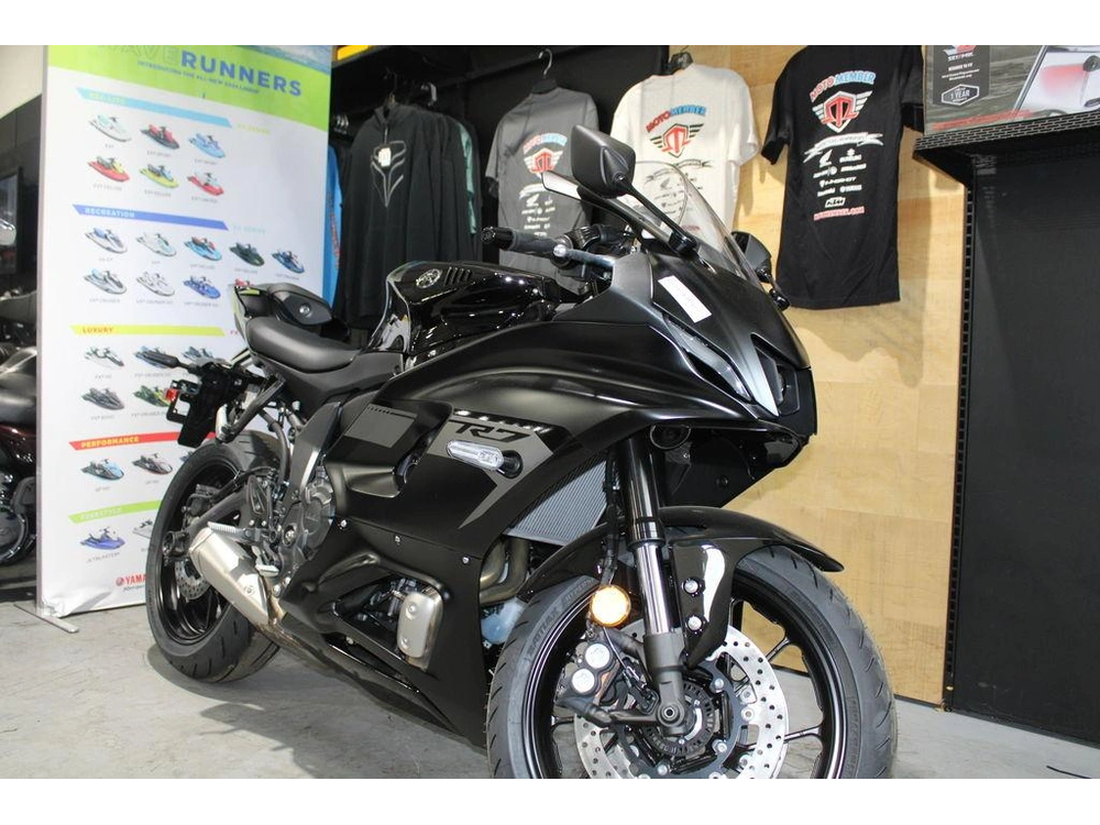 2025 Yamaha Yzf-r7 alt