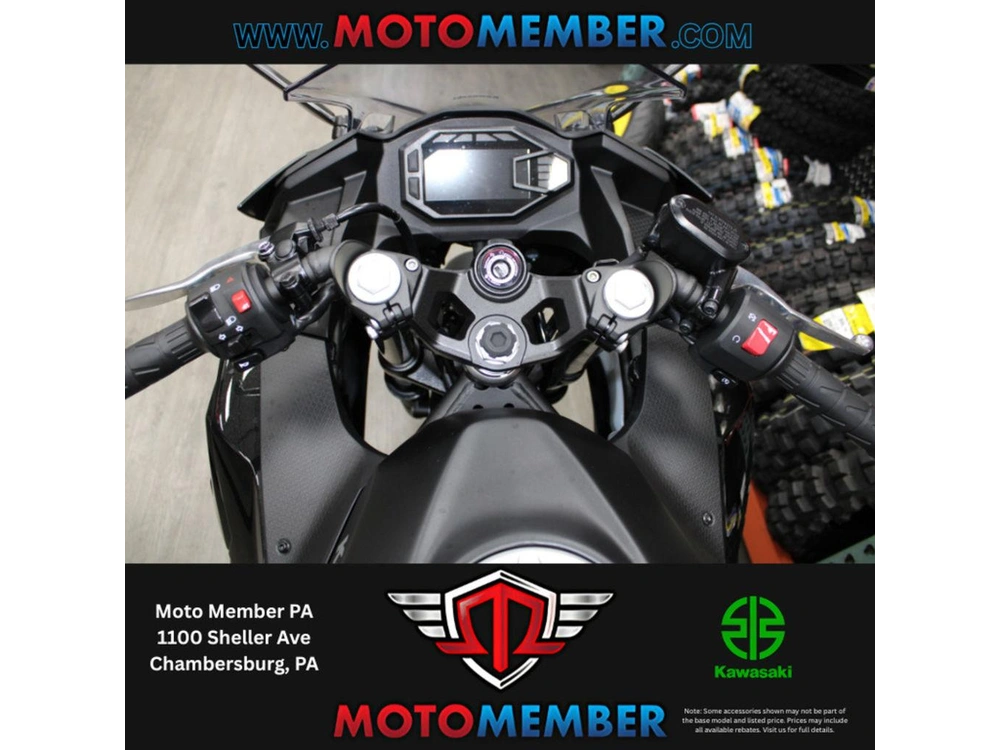 2026 Kawasaki Ninja® 500 Metallic Flat Spark Black alt