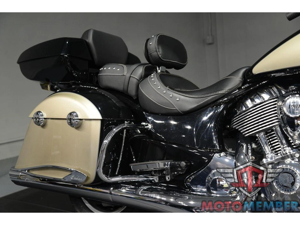 2022 Indian Motorcycle Springfield® Black Metallic/dirt Track Tan alt