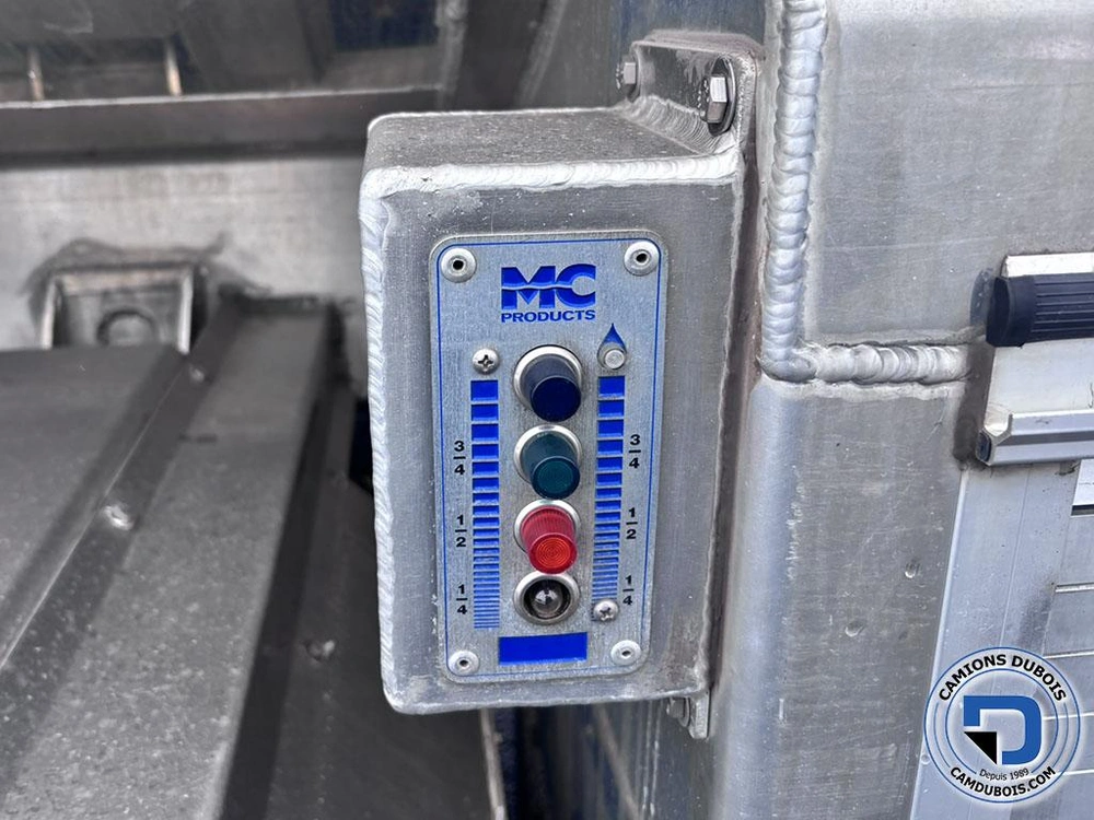 Freightliner M2-106 2011 alt