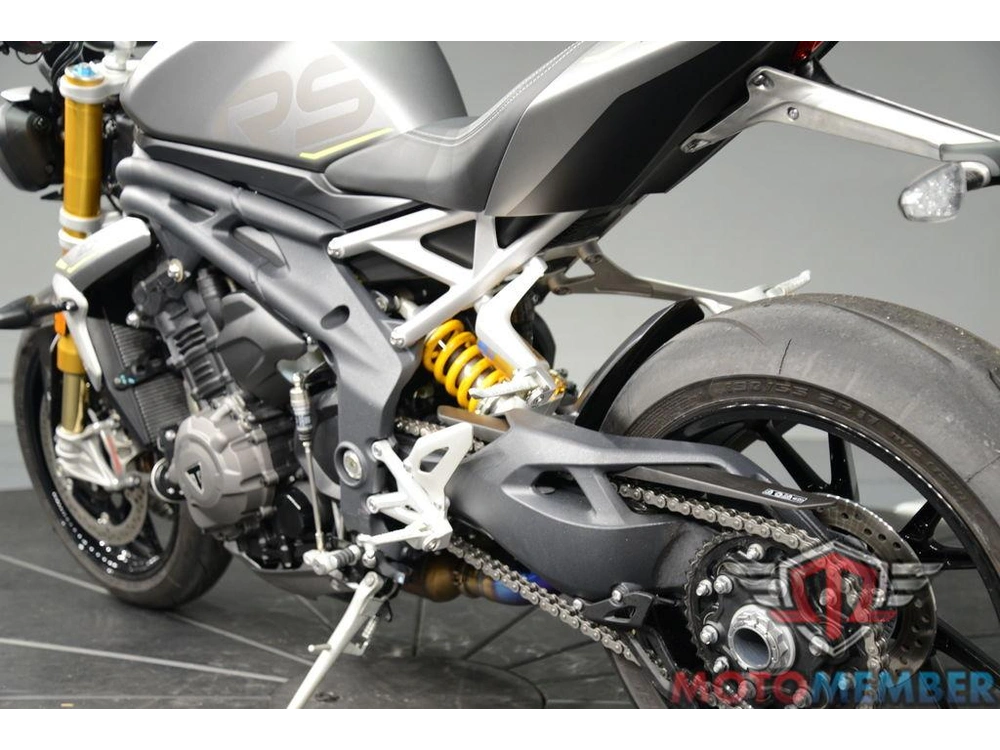 2022 Triumph Speed Triple 1200 Rs Matte Silver Ice alt