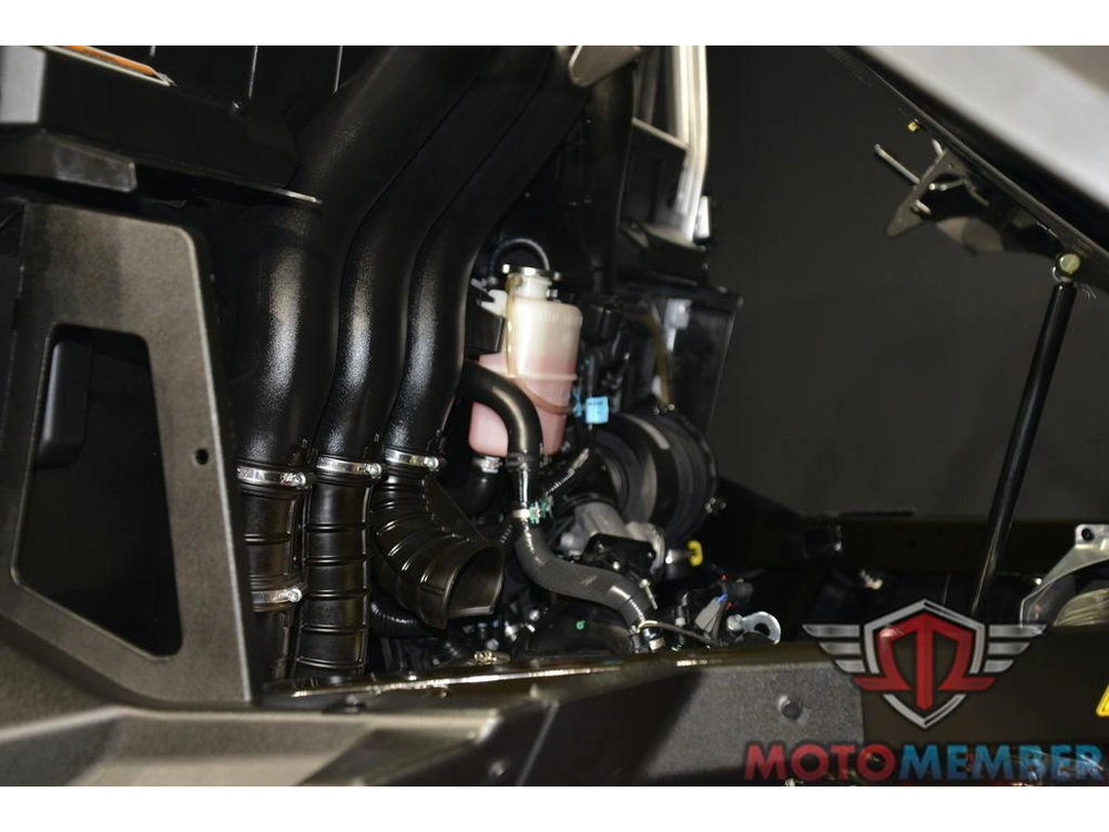 2025 Can-am Defender X Mr With Half-doors Hd10 Hyper Silver & Legion Red alt